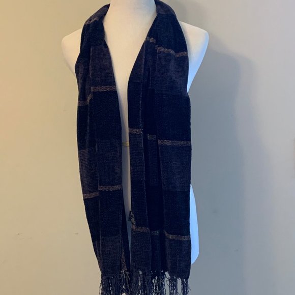 Echo Scarf - Picture 2 of 3